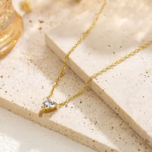 White diamond core necklace | stainless steel and color guaranteed