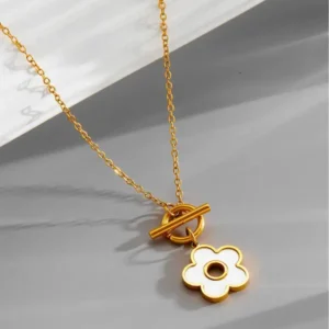 Plum blossom necklace | stainless steel and color guaranteed