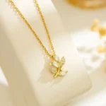 Delicate small leaf necklace | stainless steel and color guaranteed