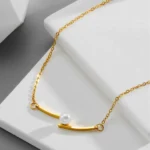 Double curved pearl necklace | stainless steel and color guaranteed