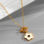 Plum blossom necklace | stainless steel and color guaranteed