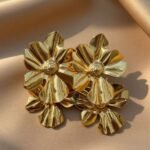 gold flower stud earrings 2 p