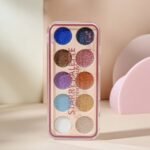 Eyeshadow Palette with 10 colors.